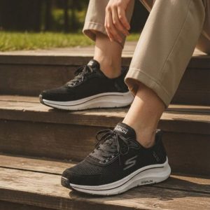 کتانی مردانه مدل اسکیچرز go run مشکی-سفید(p)