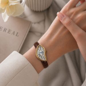 ساعت زنانه کارتیر منحنی بند قهوهای صفحه سفید طلایی (E) کد W077 (p)