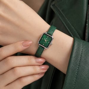 ساعت دنیل ولینگتون (RL) بند چرم سبز (E) کد W105 (nx)